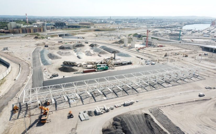 La structure du 1er auvent d’accès portuaire est montée à Calais